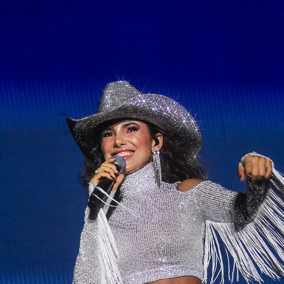 Paula Fernandes, no entanto, não assumiu responsabilidade pela situação citada por Roberta Miranda e culpou a antiga equipe