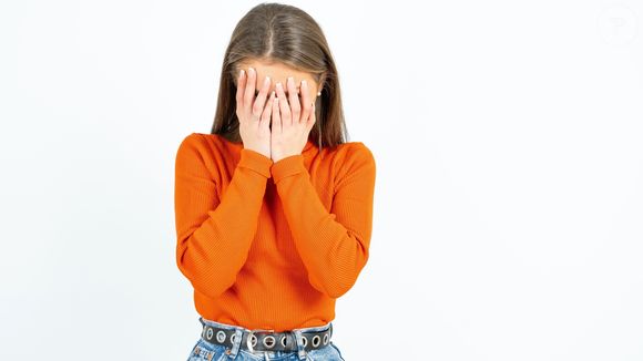 Hábito controverso: psicologia explica que pessoas tímidas ou mais introspectivas também podem falar em tom de voz mais alto para tentar serem reconhecidas no ambiente.