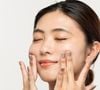Yoga facial: tendência do TikTok promete pele mais firme e saudável. Será que funciona mesmo?