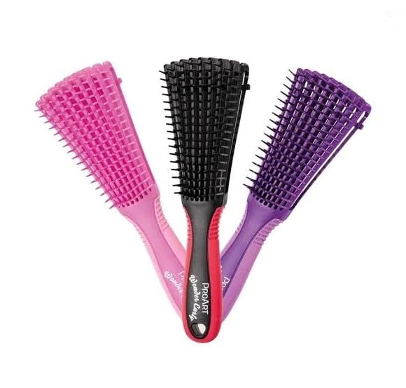 As escovas de cabelo podem ser um verdadeiro foco de germes, mas a grande maioria de nós negligencia completamente a limpeza desse objeto