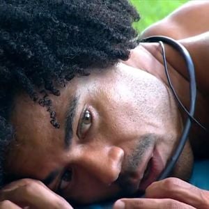 Breno reage após ser surpreendido por Jonas debaixo do edredom em episódio que virou assunto entre fãs do 'BBB 26'