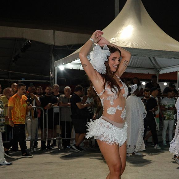 Seguidores pedem musa da comunidade após saída de Rafa Kalimann