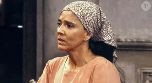 Em 'Tieta', Tonha (Yoná Magalhães) descobre que é uma das donas do Mangue Seco.