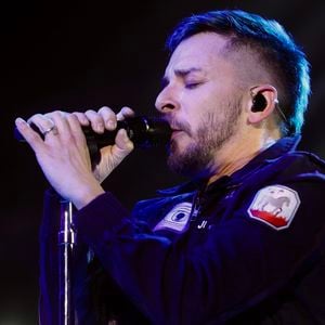 Junior viralizou após protestar contra a anistia do ex-presidente e dos apoiadores que invadiram e depredaram as sedes dos três Poderes