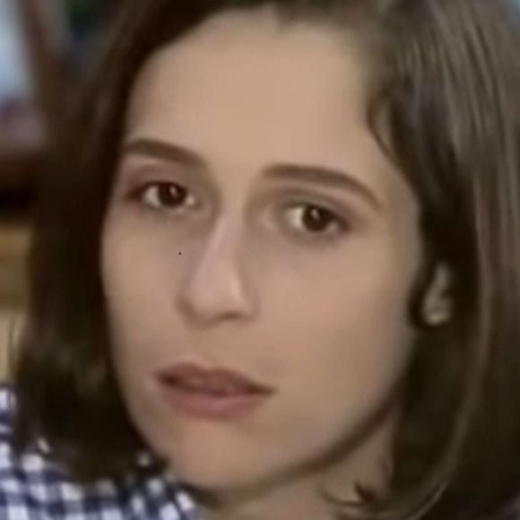 Lisa (Andrea Beltrão) se apaixona por Téo (Maurício Mattar) após a morte de Alexandre (Guilherme Fontes)