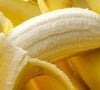 Rica em fibras, a banana ajuda a regular o funcionamento do intestino e a manter o trânsito intestinal saudável