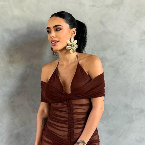 Vestido de Bruna Biancardi deixou à mostra sua barriguinha da segunda gravidez