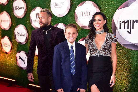 Neymar agora é pai de 4 filhos: o mais velho, Davi Lucca, em foto de 2024 com a madrasta, Bruna Biancardi