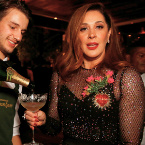 Minha mãe sofria com a menopausa até que aderiu ao zero álcool: até pequenas doses viram um verdadeiro risco para os hormônios de mulheres 50+, revelam especialistas