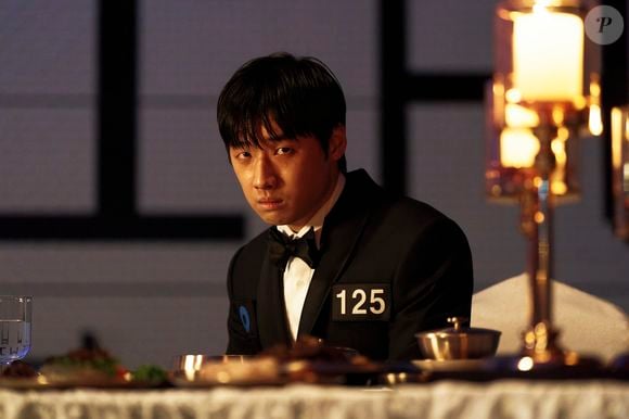 Min-su (Jogador 125), chegou até o último jogo, mas suas alucinações o colocaram no centro dos planos dos adversários