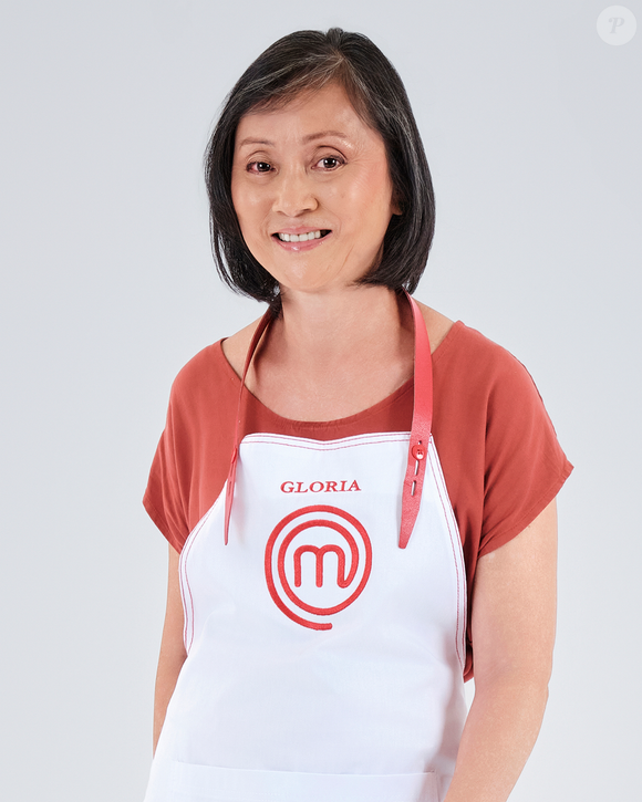 Gloria é nascida em Hong Kong, professora e mãe de três filhos. Ela quer exibir sua cultura com orgulho no MasterChef Brasil