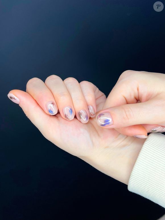 Clarinho básico, mas nada sem graça: inspire-se nesse nail look