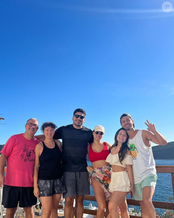 A ALMF tem como sócios toda a família Frambach. Além de André Luiz, a irmã, Camille, a mãe, Giselle, e o pai, Paulo Henrique, estão no quadro societário da firma