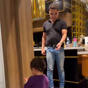 No final da filmagem, Graciele Lacerda mostrou Zezé Di Camargo todo orgulhoso da filha