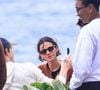 Shawn Mendes e Bruna Marquezine surgem em passeio com a família no Rio