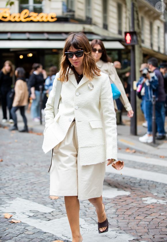 A bermuda baggy volta a ser tendência neste verão e garante um look de trabalho elegante com o terno