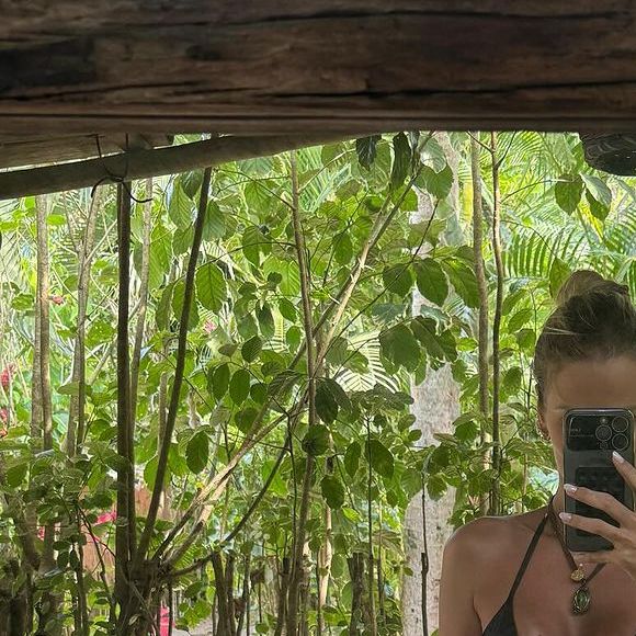 Apesar das críticas, Yasmin Brunet não se intimidou e continuou publicando suas fotos e biquíni