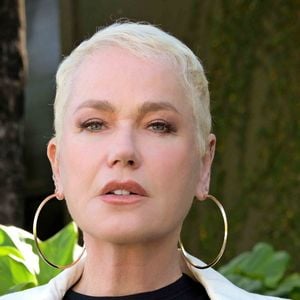 Alerta de golpe envolvendo Xuxa: vítima de deepfake por política na web, apresentadora faz pedido importante aos fãs. 'Pedindo votos'