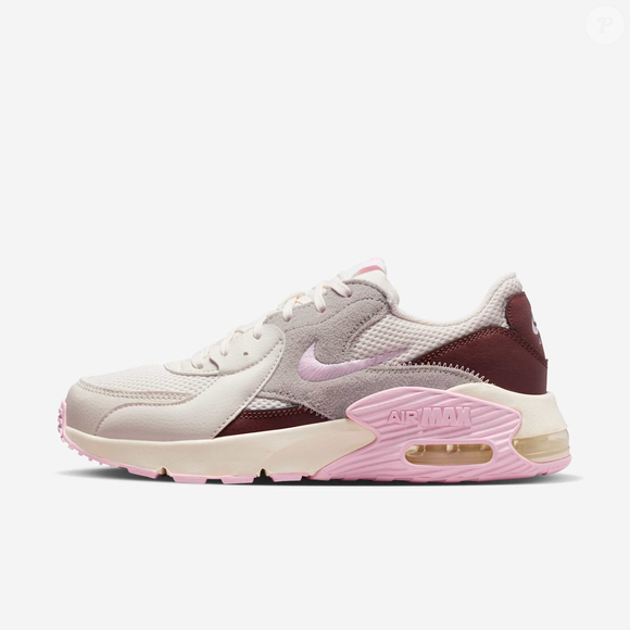 Novo Nike Air Max Excee com visual 'sorvete napolitano' vira aposta fashion entre mulheres 50+ e chama atenção pelo design delicado e moderno
