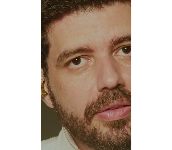 Natural de Visconde do Rio Branco, em Minas Gerais, o ator vem construindo uma carreira sólida no teatro e na televisão. Recentemente, ele participou da novela 'Êta Mundo Melhor!', encerrada em março.