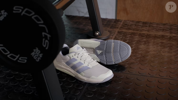A tonalidade cinza do Dropset Base, da Adidas, é uma possibilidade para quem prefere montar looks de academia com cores neutras. O tom, que lembra a pelagem do animal, pode ser combinado com leggings pretas, camisetas básicas e conjuntos esportivos em branco, bege ou outras tonalidades suaves