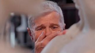 A maioria das pessoas pensa que a pior coisa que se pode fazer num casamento é trair, mas a psicologia diz que estes 7 atos diários de desrespeito destroem a intimidade mais rapidamente do que a infidelidade — são tão normalizados que muitos sequer os reconhece como prejudiciais