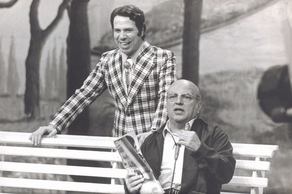 Carlos Alberto de Nóbrega tinha 9 anos e estava com o pai, Manoel de Nóbrega (na foto com Silvio Santos), em voo que fez aterrisagem forçada após falta de combustível