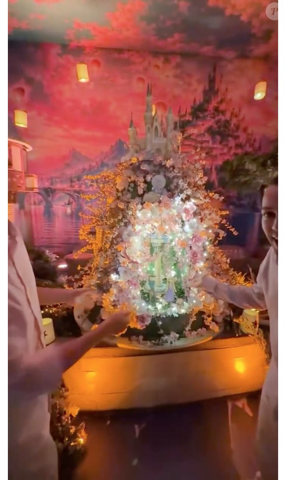 Bolo escolhido por Lucas Rangel tinha a representação de Rapunzel e Flynn Rider diante da torre da princesa, repleto de flores e uma armação luxuosa