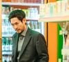 Na busca de encontrar o homem que chama de 'rato', ele conta com a ajuda de um agiota que tem um acerto de contas com o falso Je Moon-jae