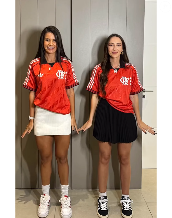 Maitê Lo Sardo costuma misturar peças mais sofisticadas com roupas mais casuais, como saia plissada e shorts com pegada esportiva, mas sempre com estilo e autenticidade