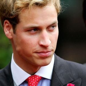 Príncipe William estudava em um colégio interno, apareceu sem avisar na casa de Charles e se deparou com Camilla