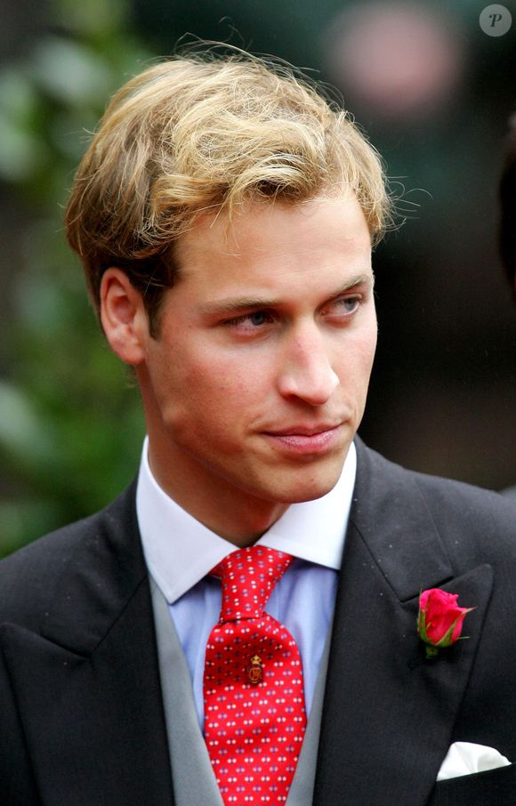 Príncipe William estudava em um colégio interno, apareceu sem avisar na casa de Charles e se deparou com Camilla
