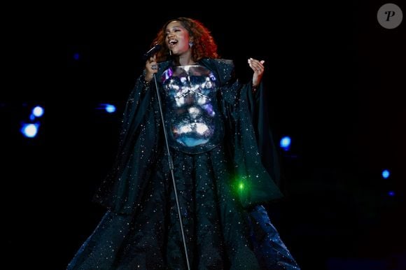 Segundo Biel, desde o início era evidente o talento de Iza, algo que ele sempre fez questão de reconhecer. Em pouco tempo, a cantora passou a ganhar destaque, participou de programas como “Caldeirão do Huck” e “Encontro com Fátima Bernardes” e, logo depois, assinou contrato com uma gravadora para investir na carreira solo.