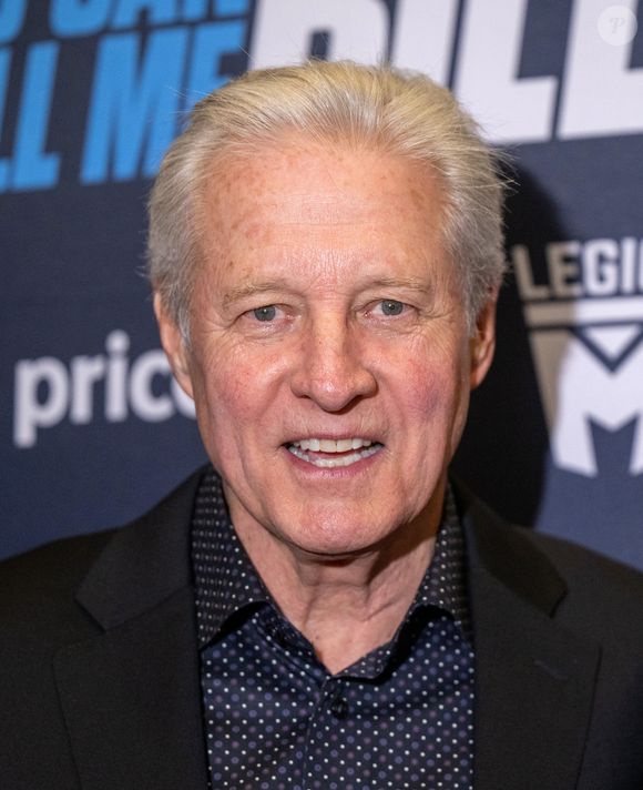 Bruce Boxleitner interpreta Doug, o pai da protagonista em 'Natal Sob a Aurora Boreal', na Netflix