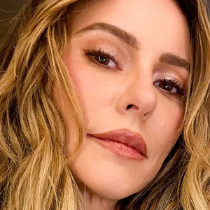 ‘Invasão com cara de presente': Paolla Oliveira detona responsável por enviar flores e diz que homem conseguiu seu endereço sem autorização