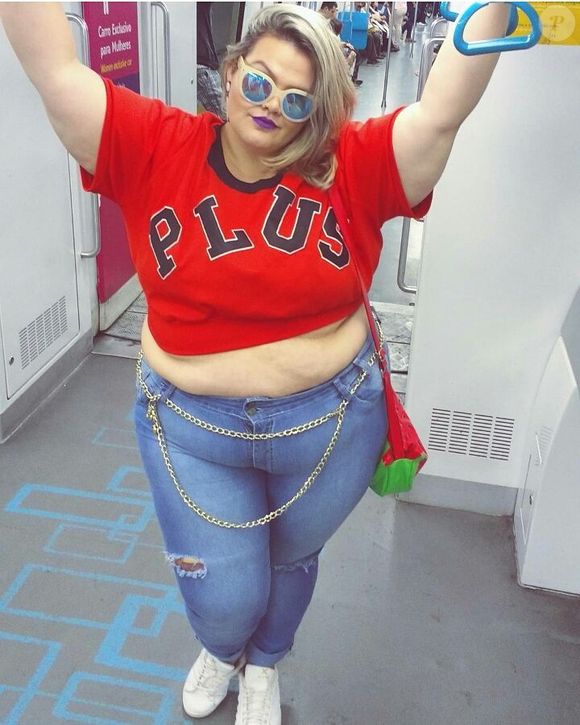 Sucesso de Thais Carla com Anitta ganhou ainda mais proporção com o clipe 'Paradinha', onde a influenciadora se destaca