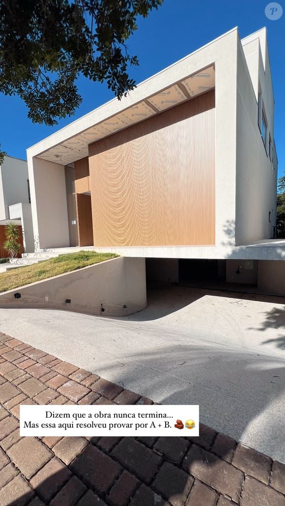 Hoje no BBB 26, Jonas Sulzbach tem mansão em Alphaville, São Paulo, com 4 suítes e garagem para o mesmo número de carros