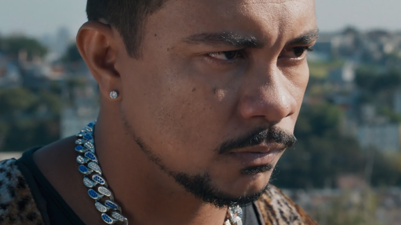 'Qual foi', Bagdá? Produção de 'Três Graças' se incomoda com atitudes de Xamã em gravação, afirma colunista