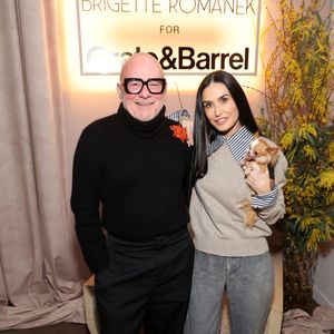 Demi Moore apostou num look composto por calça mais larguinha.
