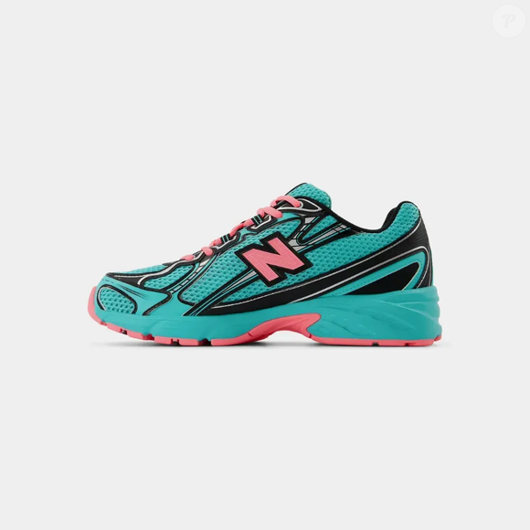 Azul turquesa, rosa choque, preto e prata: a combinação de cores do New Balance 740 "Cyber Jade" faz do modelo uma das apostas mais ousadas da marca
