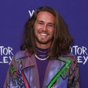 Vitor Kley está em uma nova fase da carreira com o lançamento do álbum 'As Pequenas Grandes Coisas'