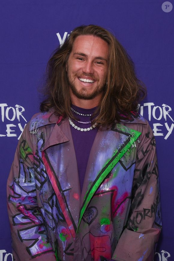 Vitor Kley está em uma nova fase da carreira com o lançamento do álbum 'As Pequenas Grandes Coisas'