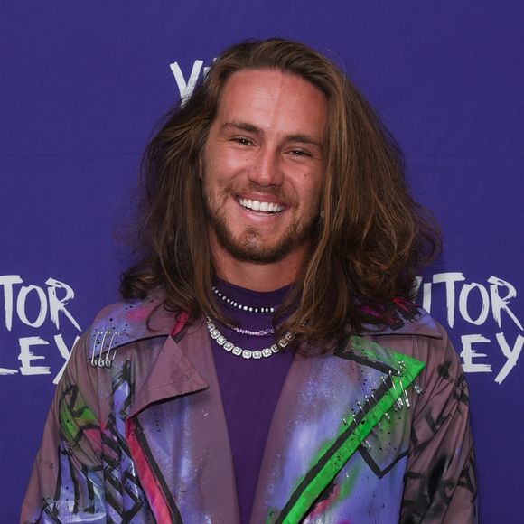 Vitor Kley está em uma nova fase da carreira com o lançamento do álbum 'As Pequenas Grandes Coisas'