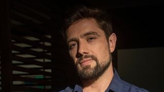Empréstimo de R$ 180 mil para compra de carro e cartão de crédito com fatura 1.150% mais cara: ex de Rafael Cardoso vai à Justiça, cobra mais de R$ 341 mil e pede bloqueio de bens em processo