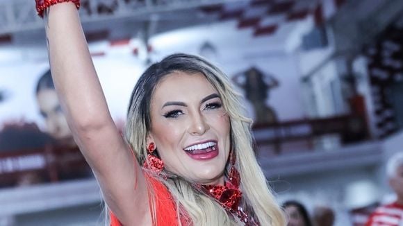 'Botox até no...': musa do Carnaval 2026, Andressa Urach revela aplicação em parte íntima para reduzir transpiração em desfile