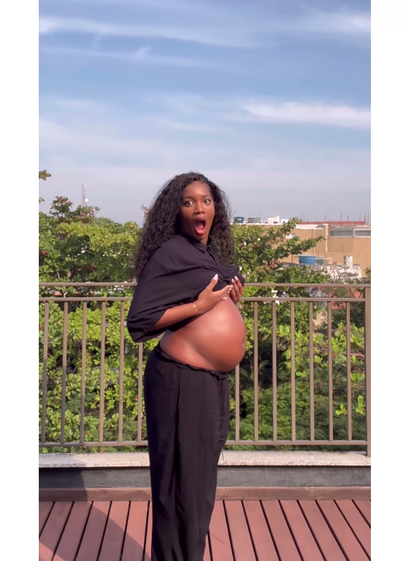 Tamanho da barriga de Iza, prestes a completar 7 meses de gravidez, deixou internautas impressionados em look frresquinho