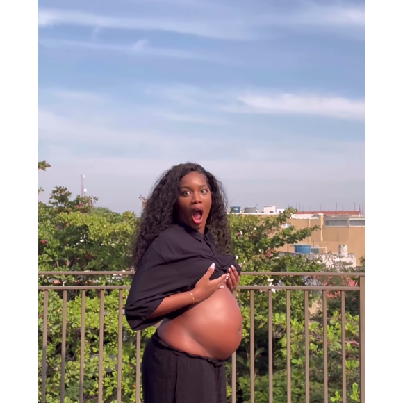 Tamanho da barriga de Iza, prestes a completar 7 meses de gravidez, deixou internautas impressionados em look frresquinho