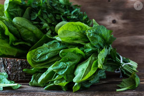 O espinafre é uma hortaliça rica em fibras e perfeita para manter a saúde intestinal em dia