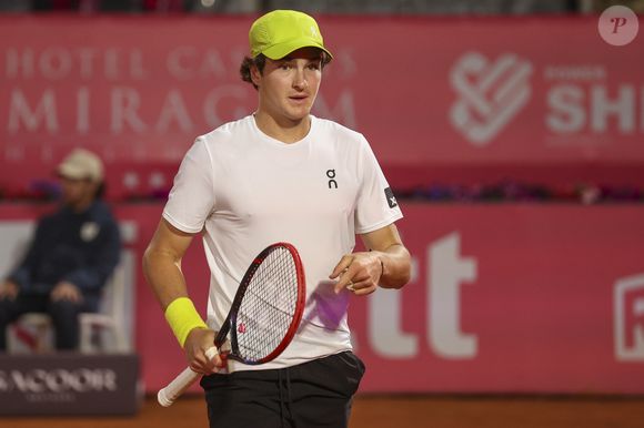 Depois do treino, quando chega em casa, João Fonseca toma um lanche com iogurte e aveia e, por fim, janta