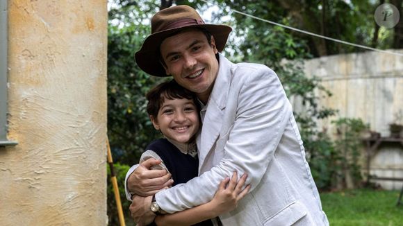 Candinho (Sergio Guizé) e Samir (Davi Malizia) em 'Êta Mundo Melhor' em cena inesquecível